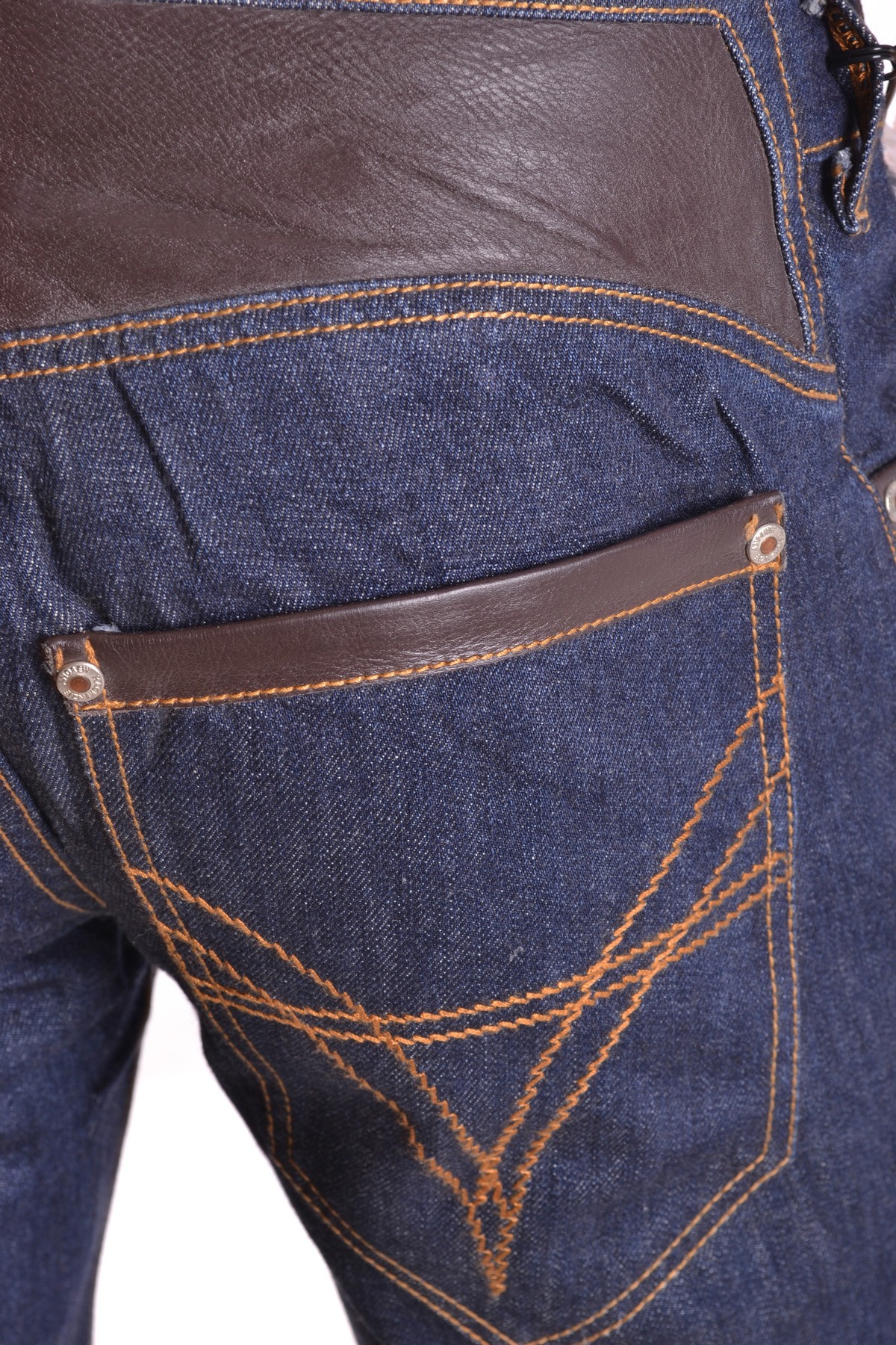 Jeans andrew mackenzie 2025